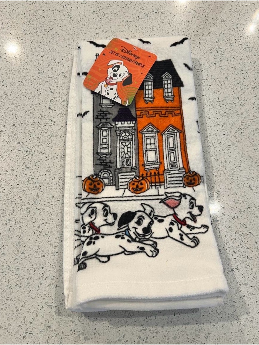 2 pack of Disneys 101 Dalmatians Halloween towel set